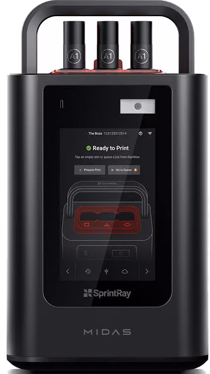 SprintRay Midas, impressora de cápsula de corpo preto vertical, com três cápsulas de resina encaixadas no topo e tela sensível ao toque na frente.